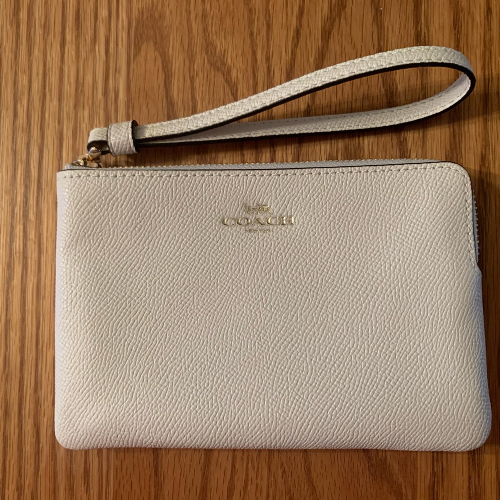 Corner Zip Wristlet